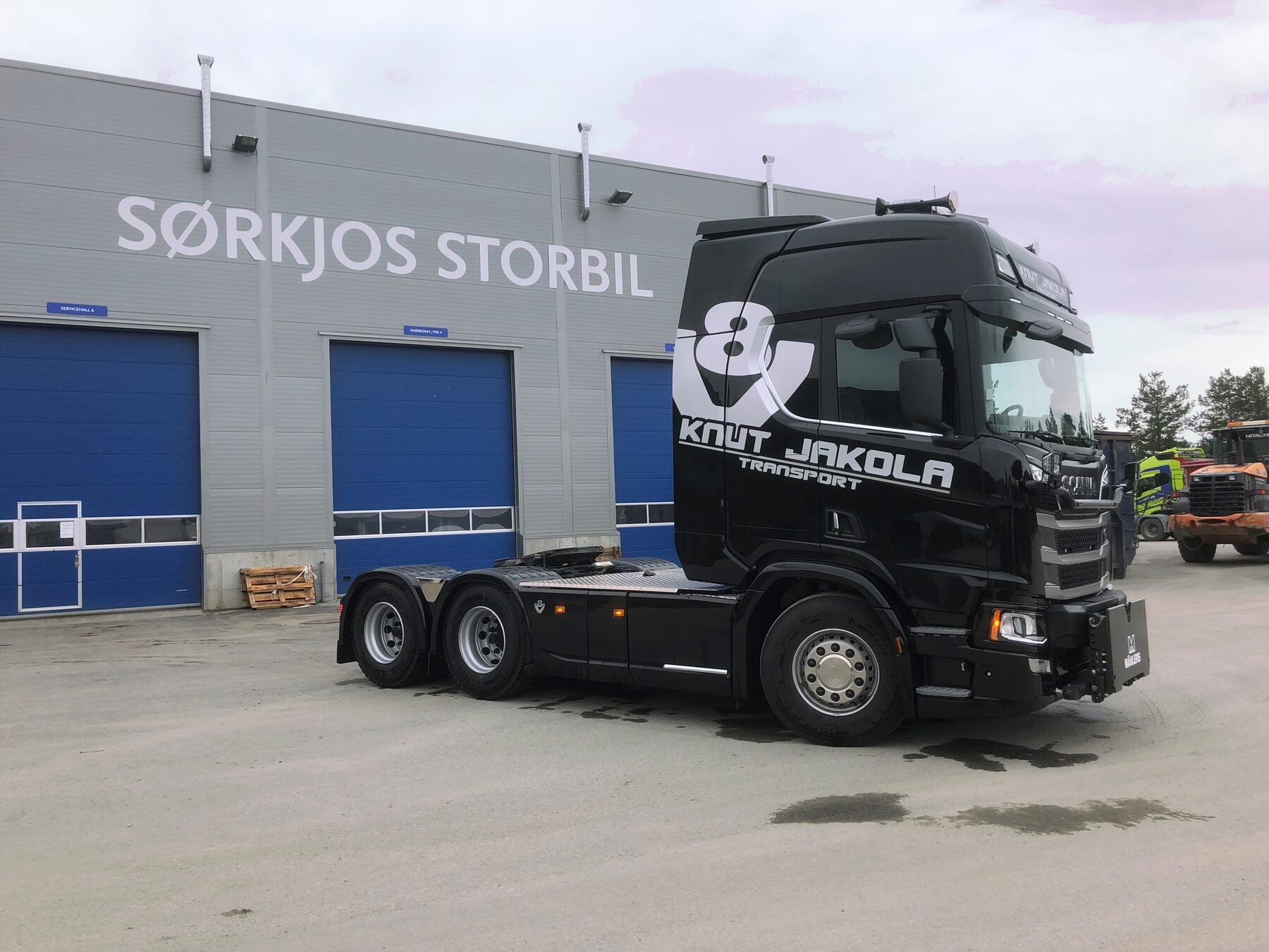 Trekkvogn foran verkstedet